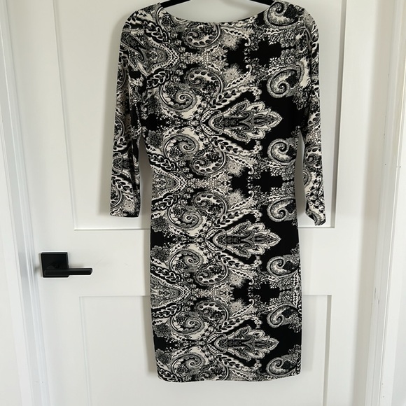 Wallis stunning stretchy black and white ‘take you anywhere’ (literally) dress. - Picture 2 of 6